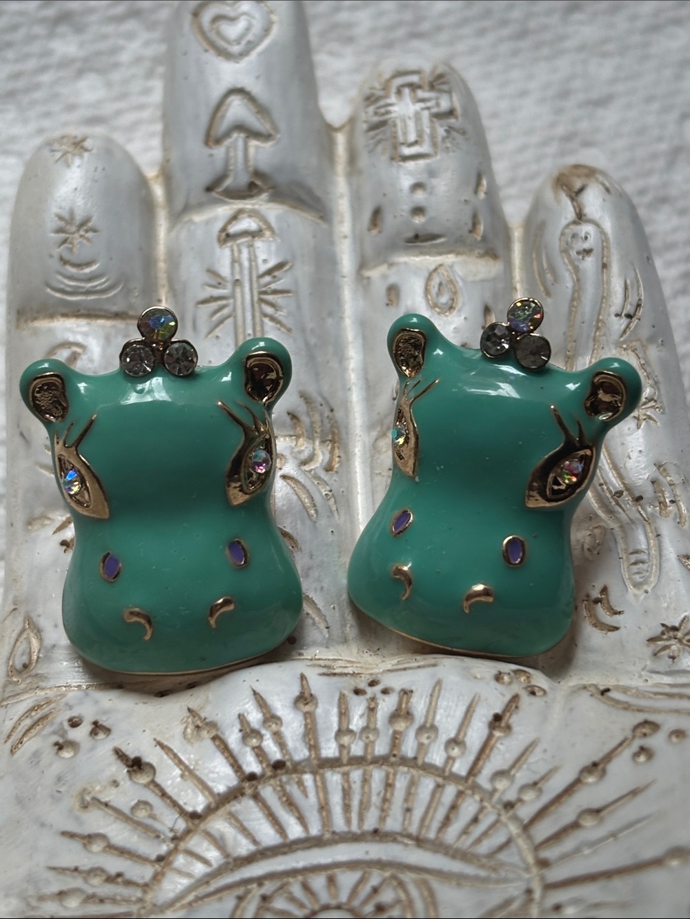🟡Brand New Betsey Johnson Safari Hippo Face Enamel Stud Earrings Teal/Green